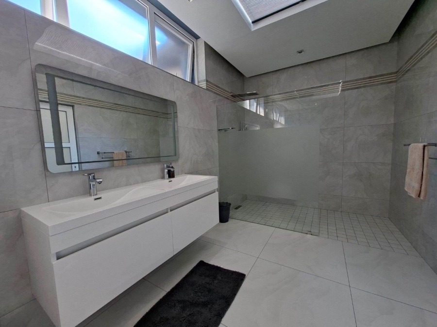 To Let 3 Bedroom Property for Rent in Hurlingham Gauteng