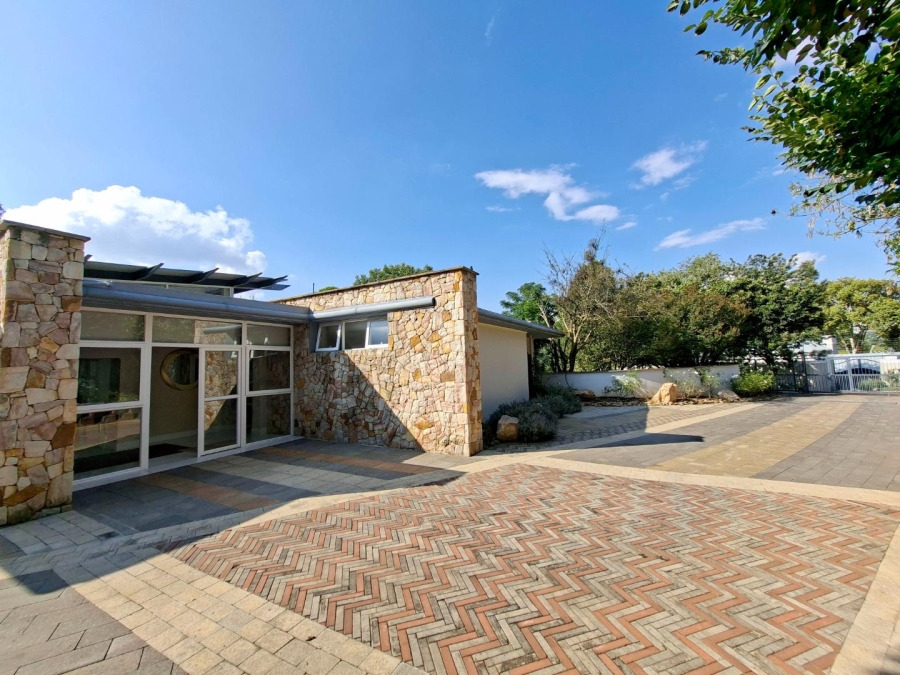 To Let 3 Bedroom Property for Rent in Hurlingham Gauteng