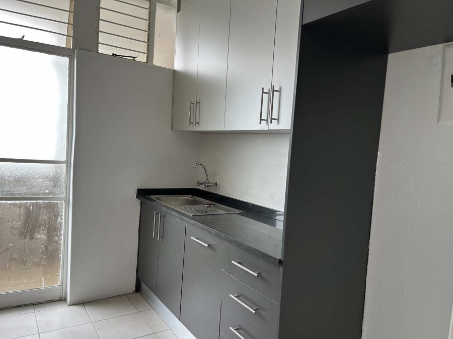 To Let 2 Bedroom Property for Rent in Constantia Kloof Gauteng