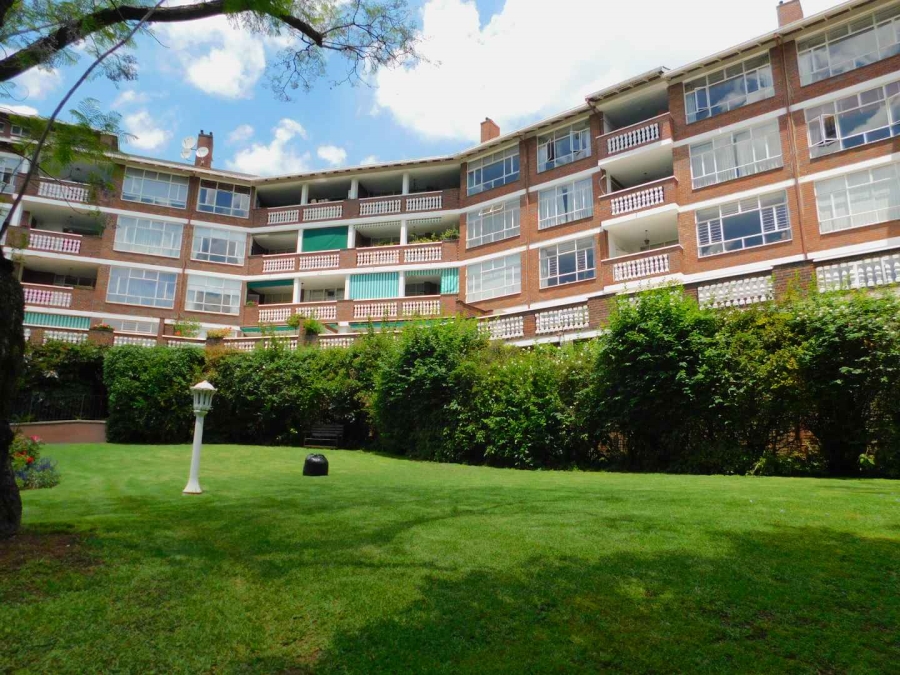 To Let 4 Bedroom Property for Rent in Illovo Gauteng