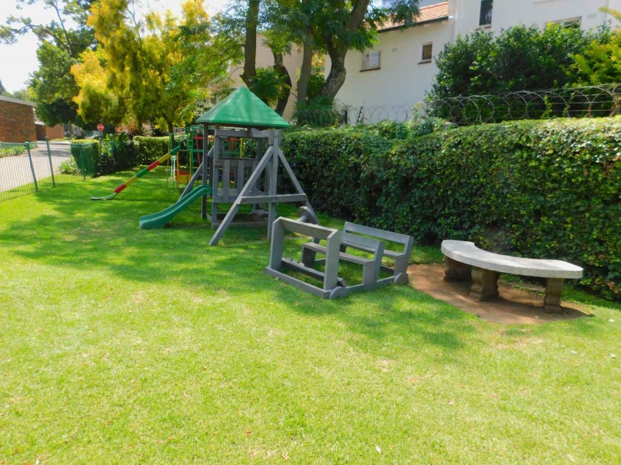 To Let 2 Bedroom Property for Rent in Sandown Gauteng