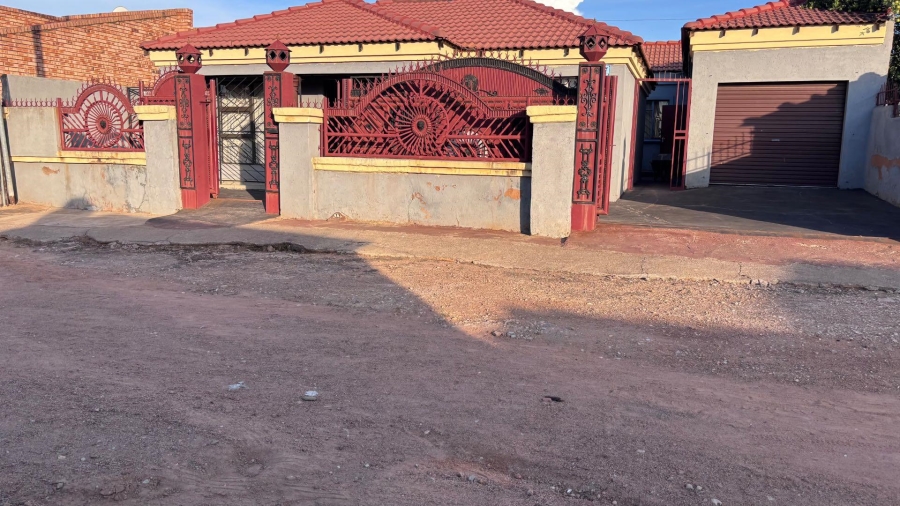 4 Bedroom Property for Sale in Soshanguve W Gauteng