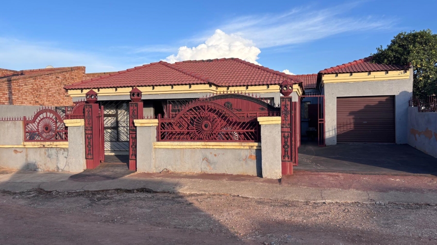 4 Bedroom Property for Sale in Soshanguve W Gauteng