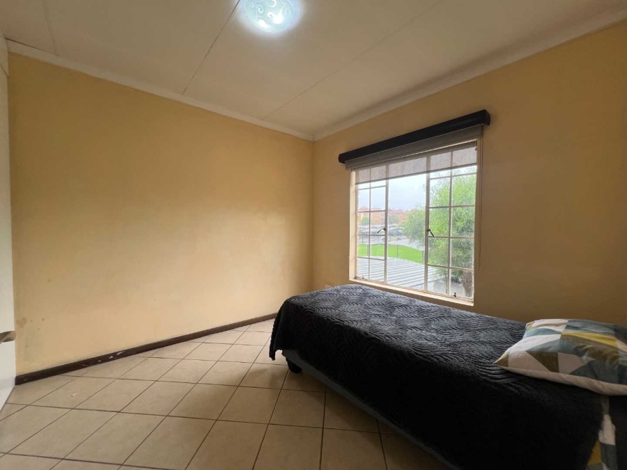 2 Bedroom Property for Sale in Honeypark Gauteng