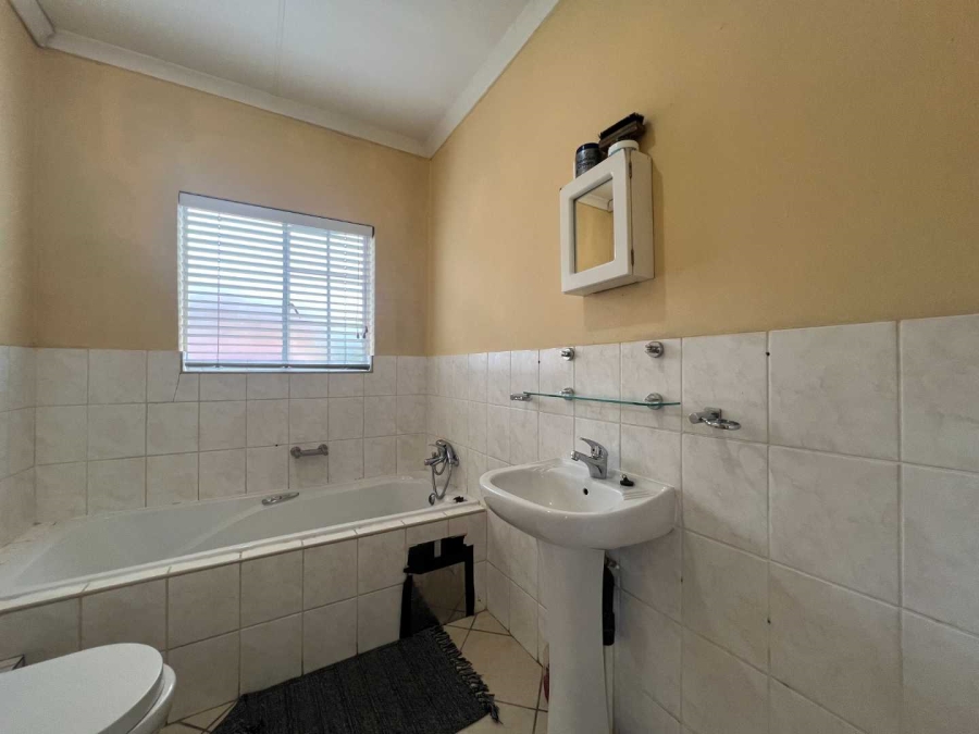 2 Bedroom Property for Sale in Honeypark Gauteng
