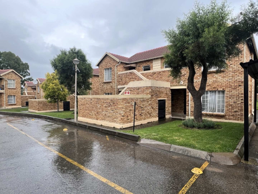 2 Bedroom Property for Sale in Honeypark Gauteng