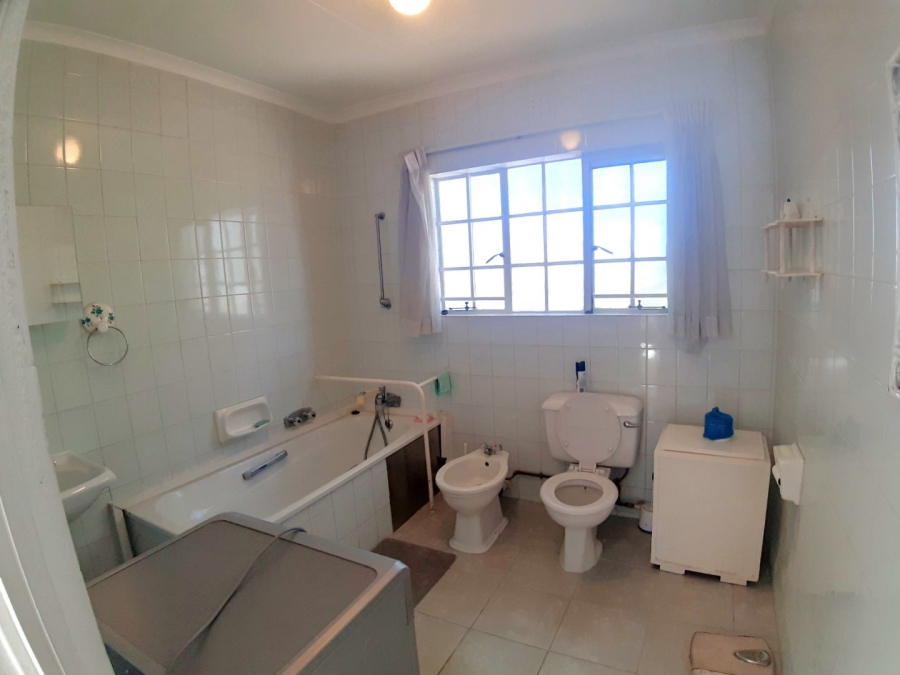 To Let 2 Bedroom Property for Rent in Bryanston Gauteng