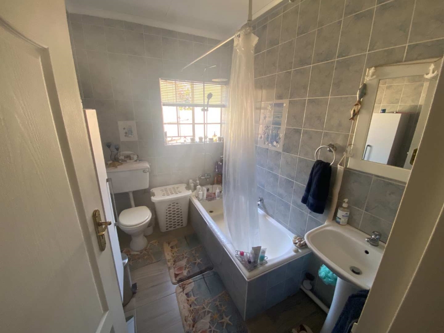 3 Bedroom Property for Sale in Brackenhurst Gauteng