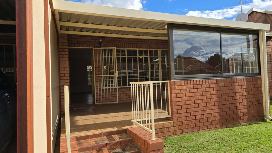 2 Bedroom Property for Sale in Montana Park Gauteng