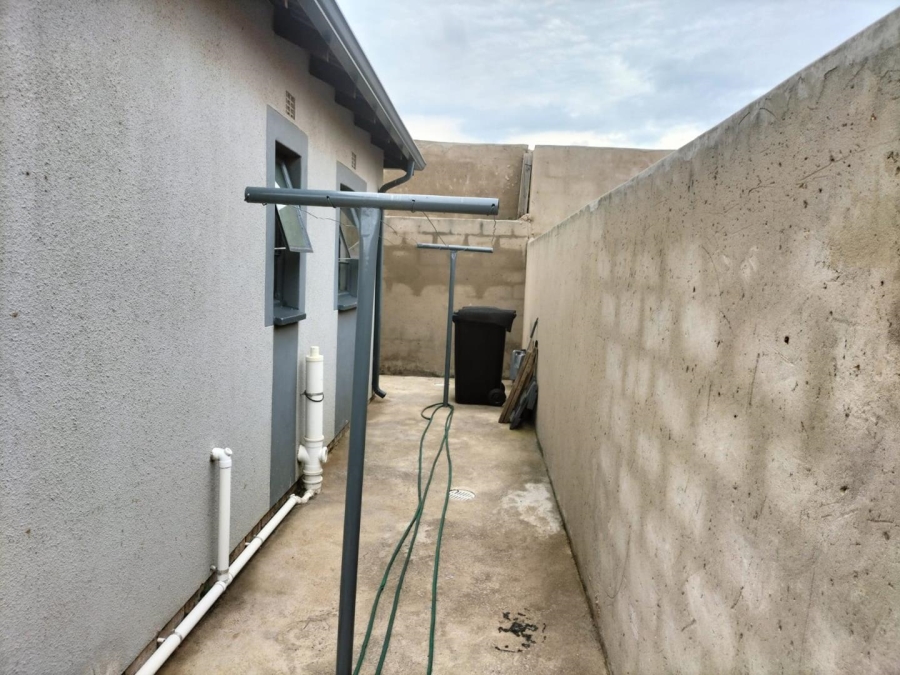 3 Bedroom Property for Sale in Clayville Gauteng