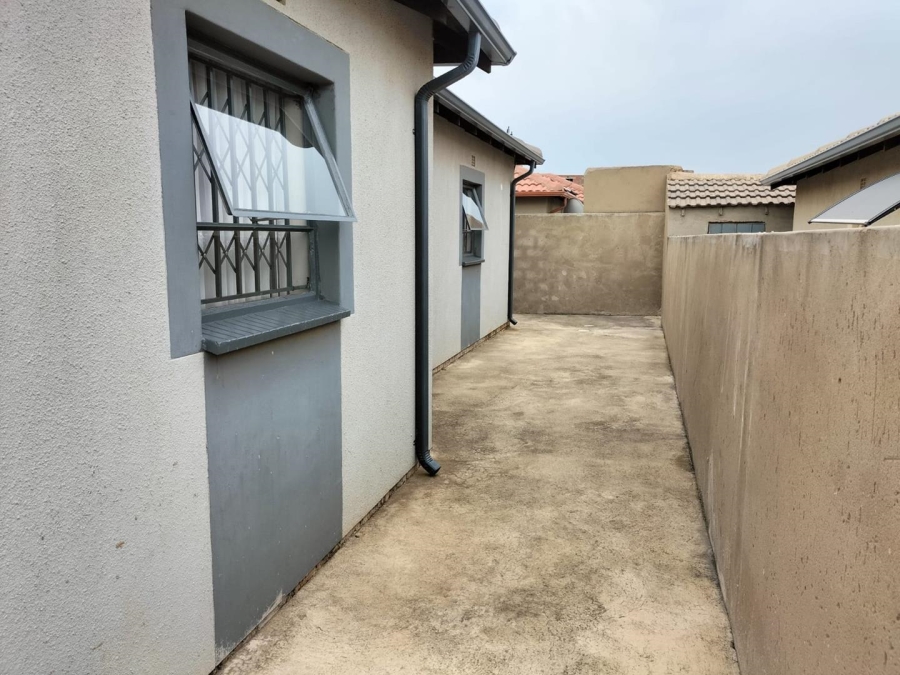 3 Bedroom Property for Sale in Clayville Gauteng