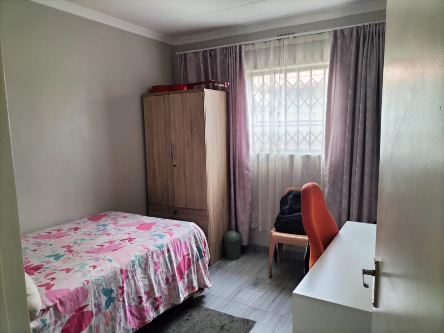 3 Bedroom Property for Sale in Clayville Gauteng