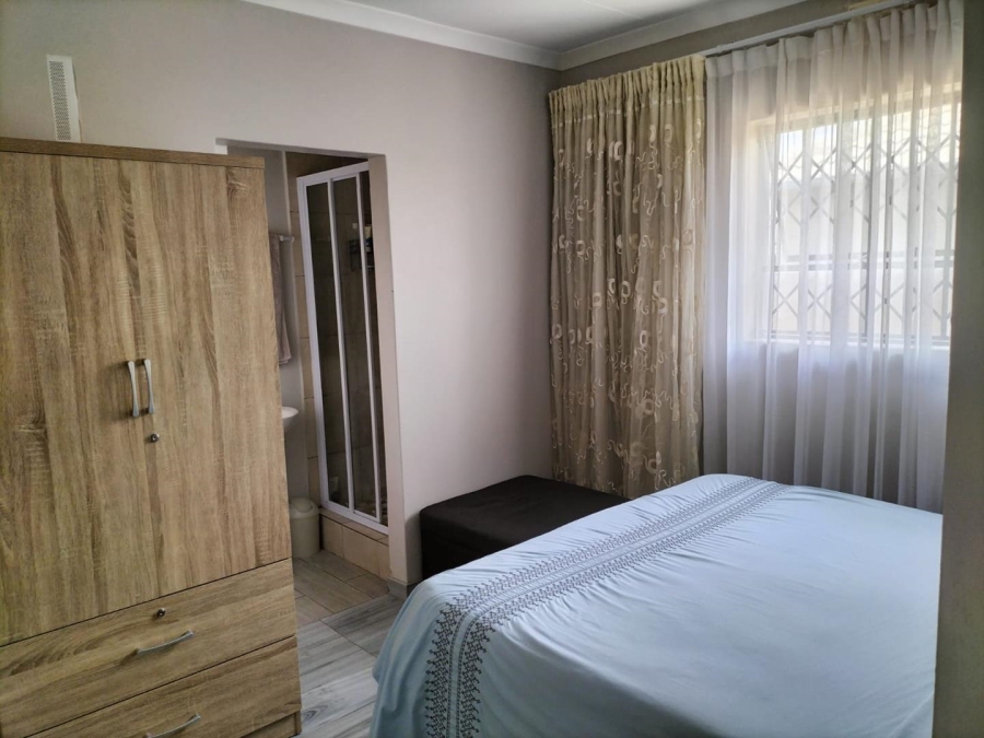 3 Bedroom Property for Sale in Clayville Gauteng