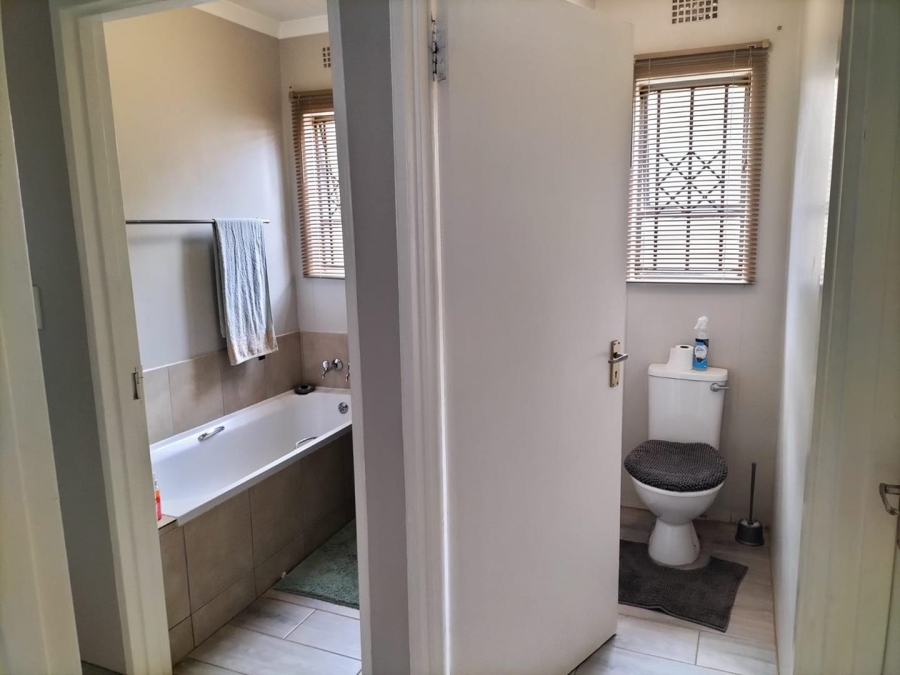 3 Bedroom Property for Sale in Clayville Gauteng