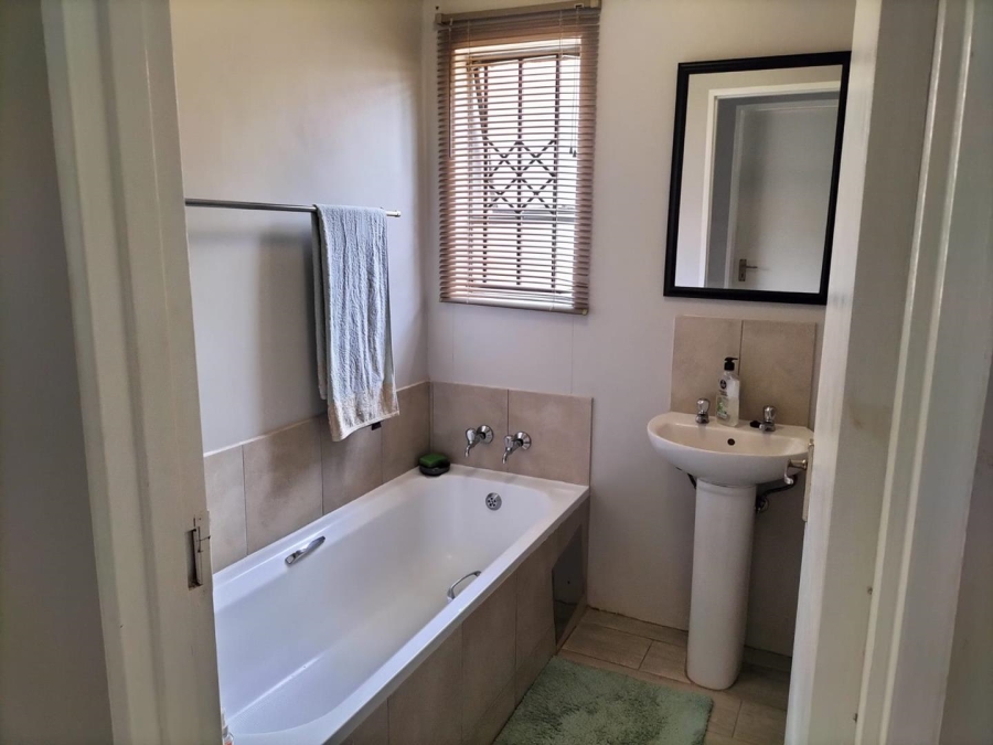 3 Bedroom Property for Sale in Clayville Gauteng