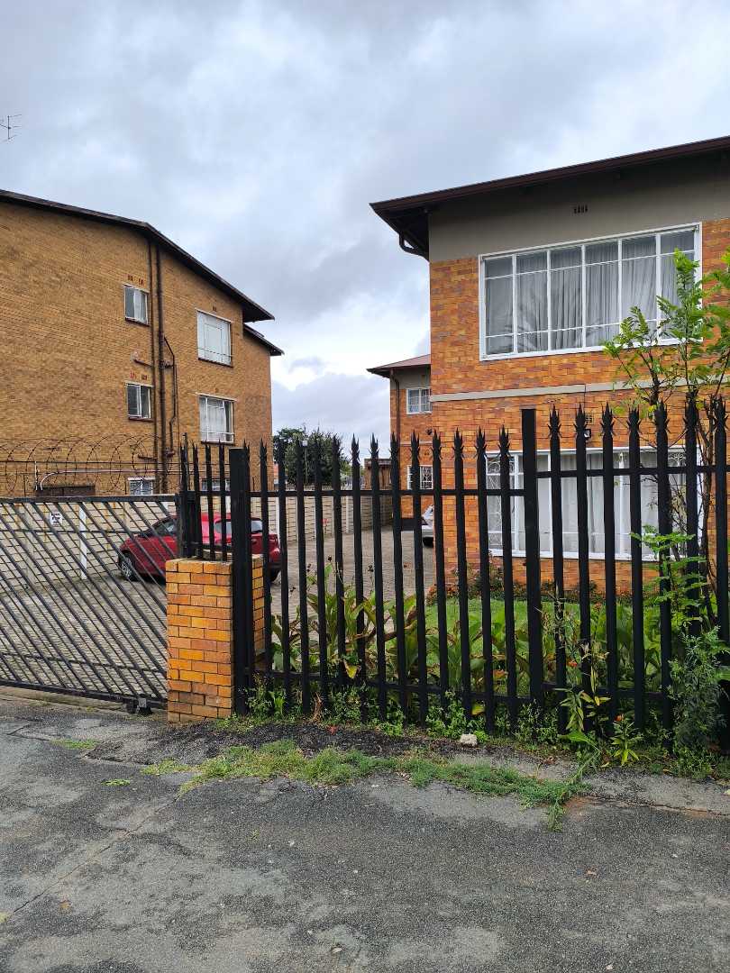 2 Bedroom Property for Sale in Roseacres Gauteng