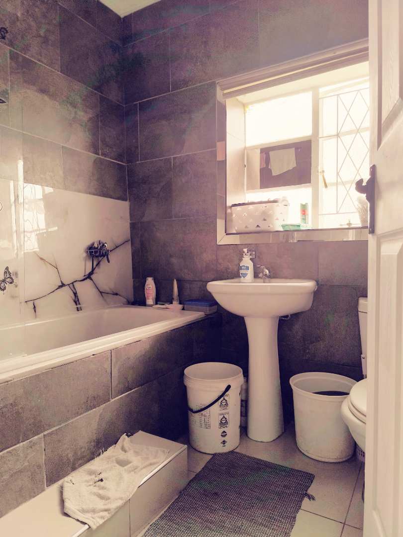 2 Bedroom Property for Sale in Roseacres Gauteng