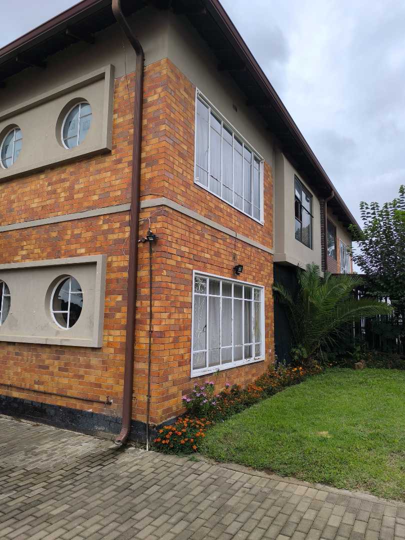 2 Bedroom Property for Sale in Roseacres Gauteng