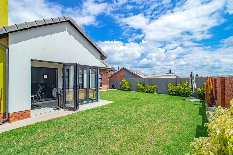 3 Bedroom Property for Sale in Rooihuiskraal North Gauteng