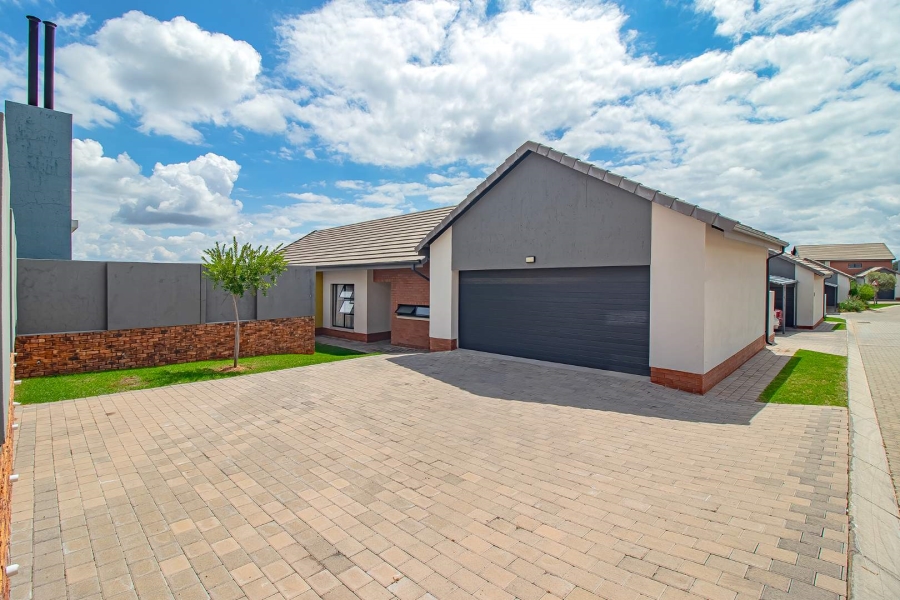 3 Bedroom Property for Sale in Rooihuiskraal North Gauteng