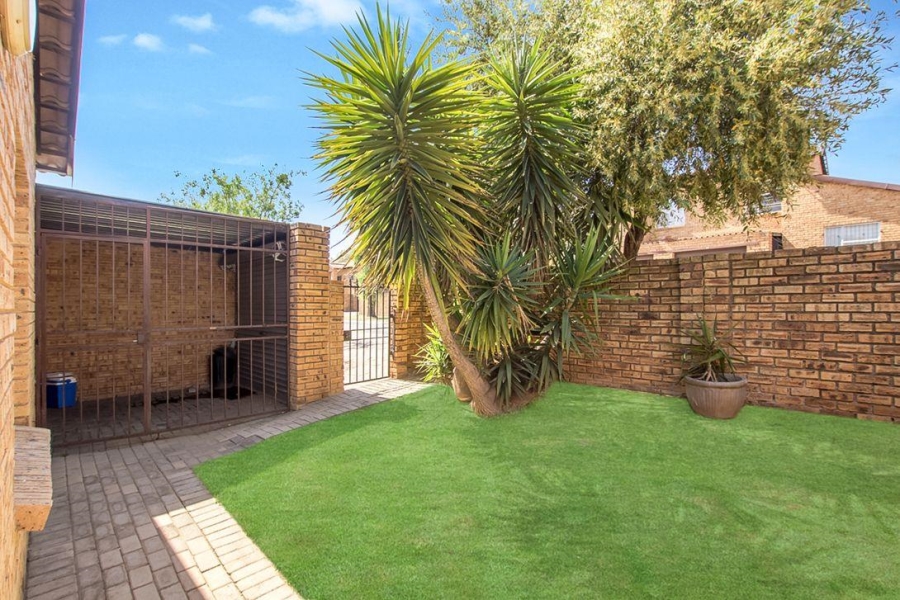 2 Bedroom Property for Sale in Honeypark Gauteng