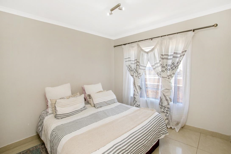 2 Bedroom Property for Sale in Honeypark Gauteng