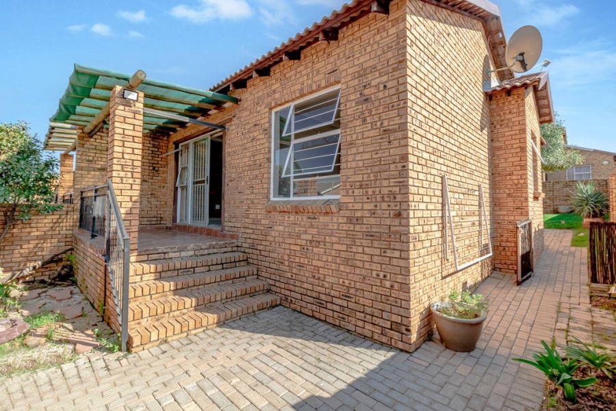 2 Bedroom Property for Sale in Honeypark Gauteng