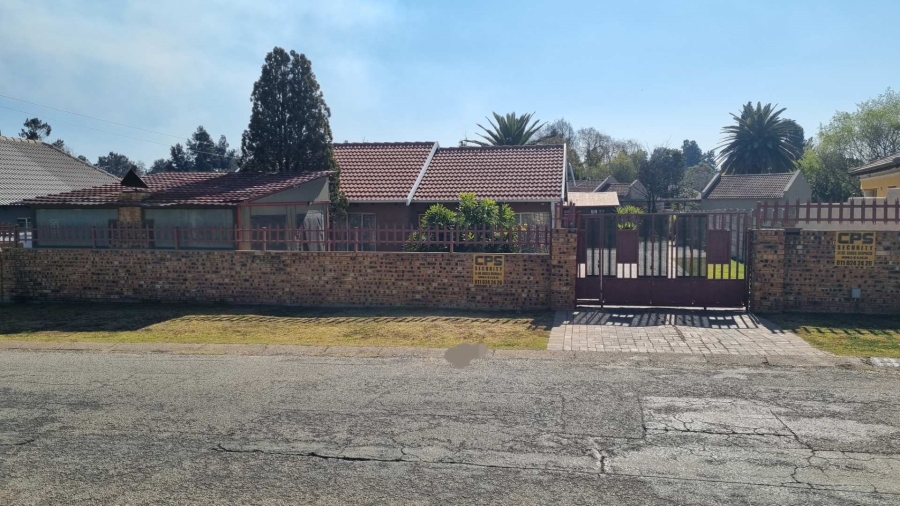 3 Bedroom Property for Sale in Brackendowns Gauteng