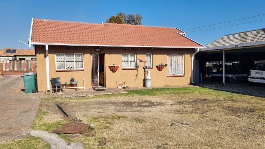 3 Bedroom Property for Sale in Brackendowns Gauteng