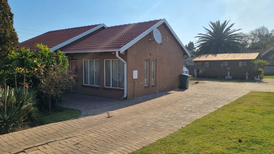 3 Bedroom Property for Sale in Brackendowns Gauteng