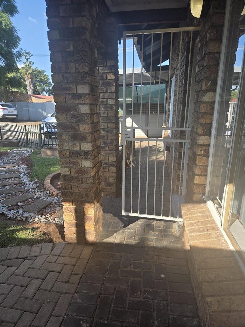 3 Bedroom Property for Sale in Mountain View Gauteng