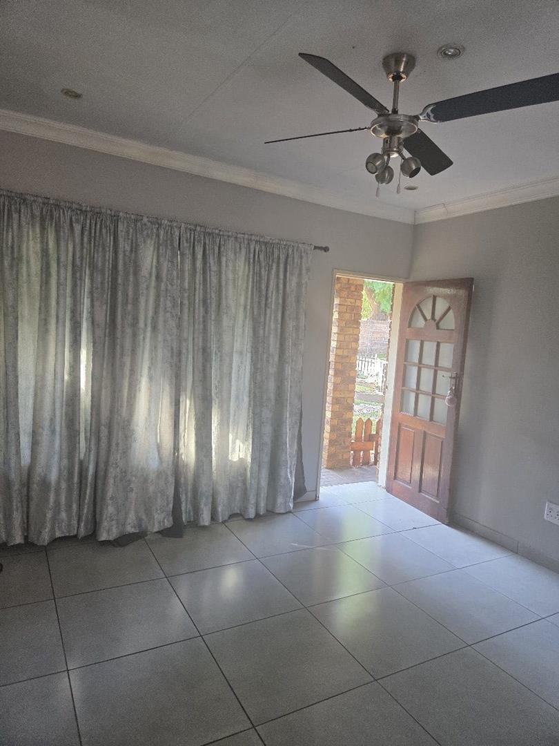 3 Bedroom Property for Sale in Mountain View Gauteng