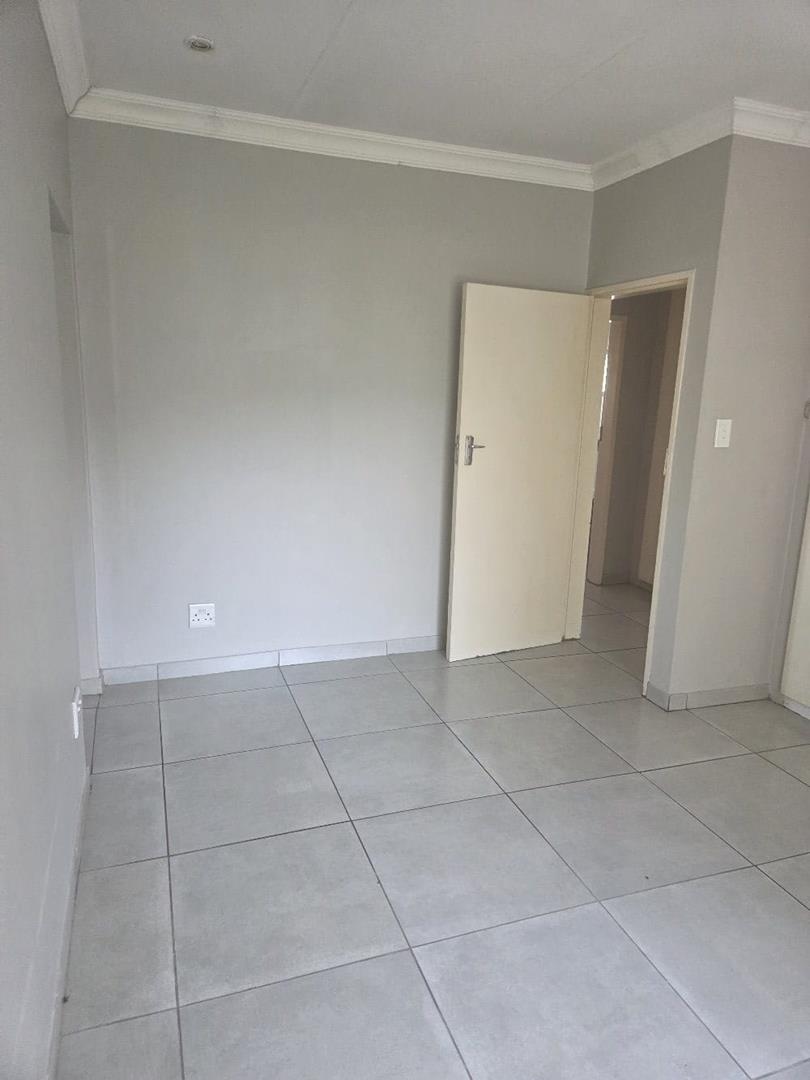 3 Bedroom Property for Sale in Mountain View Gauteng