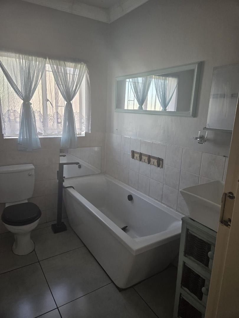 3 Bedroom Property for Sale in Mountain View Gauteng