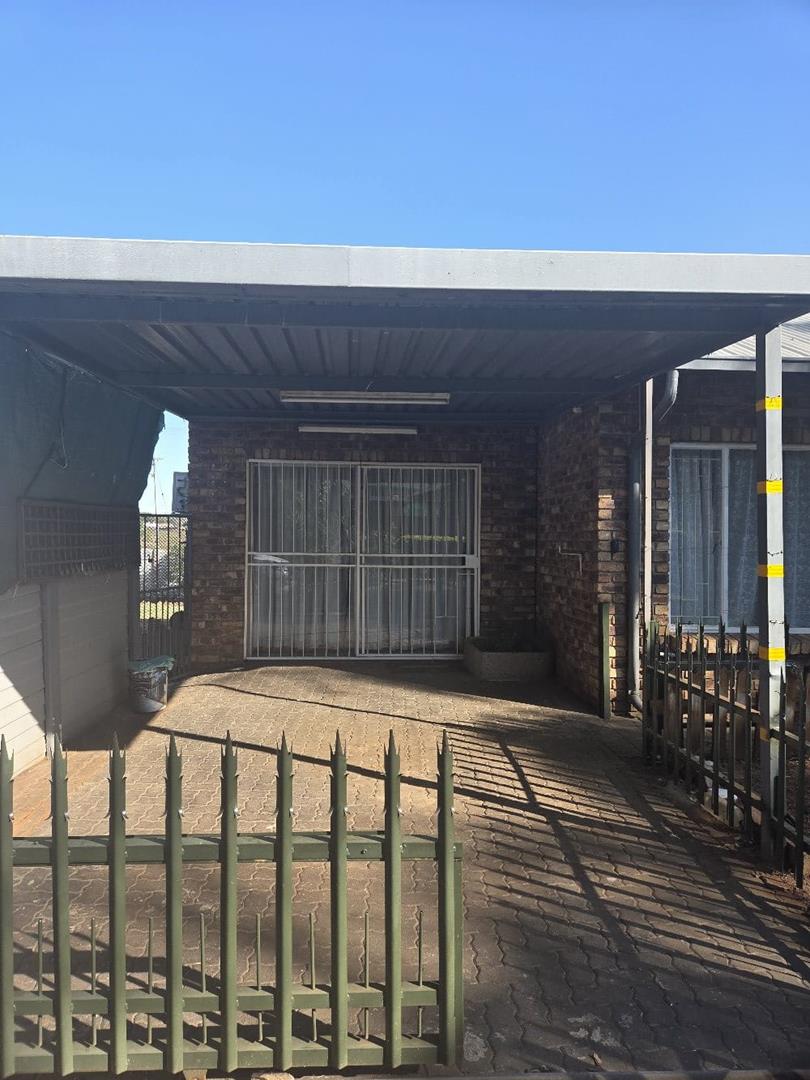 3 Bedroom Property for Sale in Mountain View Gauteng