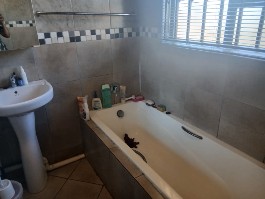 2 Bedroom Property for Sale in Modderbee Gauteng