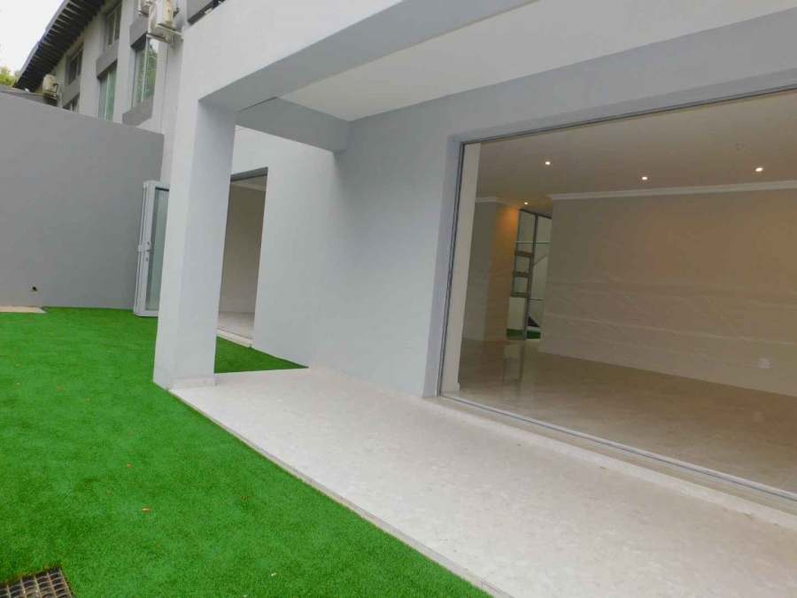 To Let 4 Bedroom Property for Rent in Hyde Park Gauteng