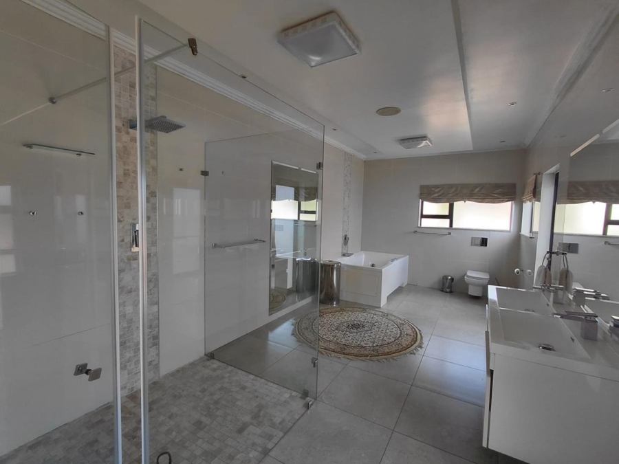 To Let 4 Bedroom Property for Rent in Roodekrans Gauteng