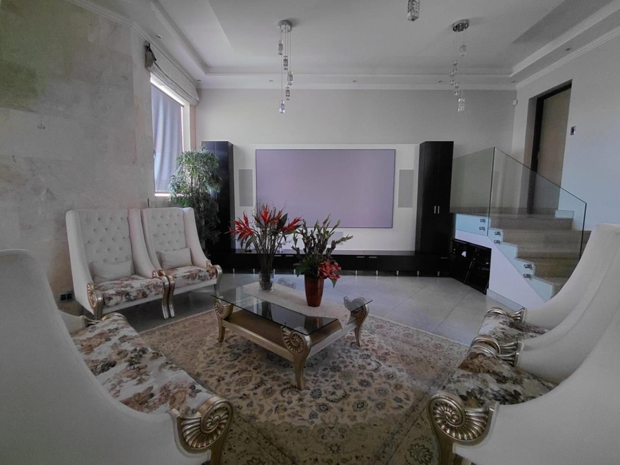 To Let 4 Bedroom Property for Rent in Roodekrans Gauteng