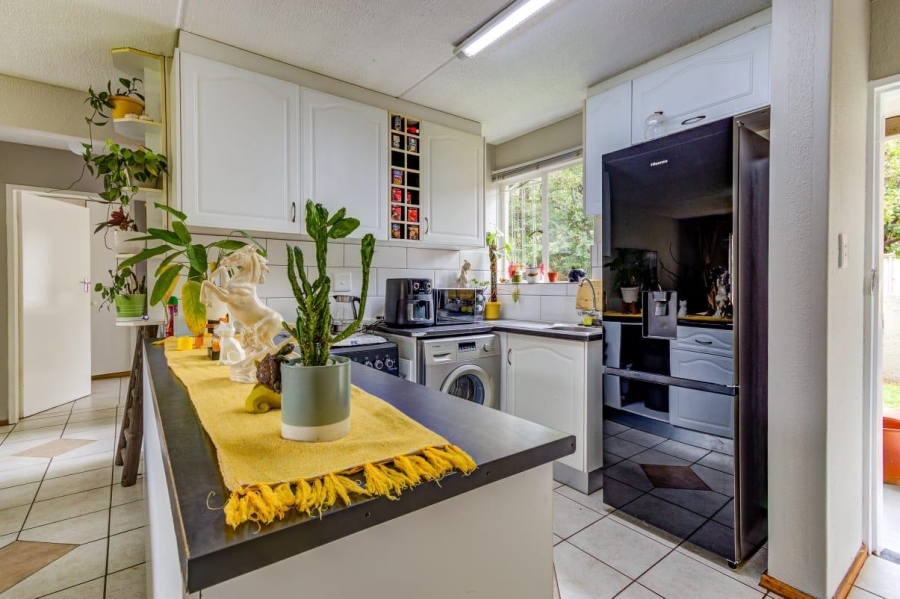 2 Bedroom Property for Sale in Glen Marais Gauteng