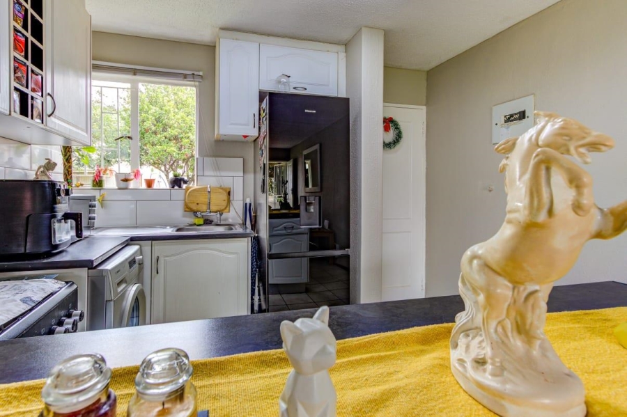 2 Bedroom Property for Sale in Glen Marais Gauteng