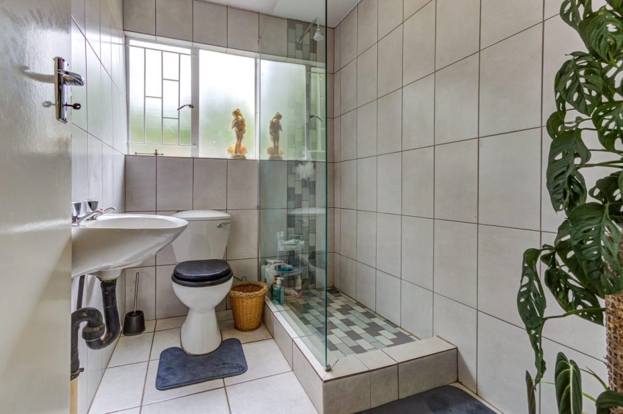 2 Bedroom Property for Sale in Glen Marais Gauteng