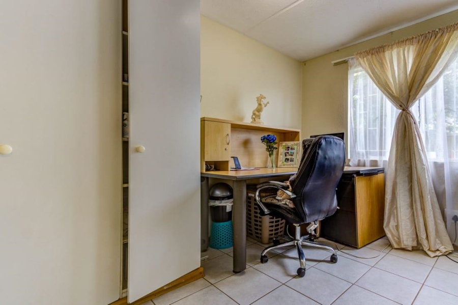 2 Bedroom Property for Sale in Glen Marais Gauteng