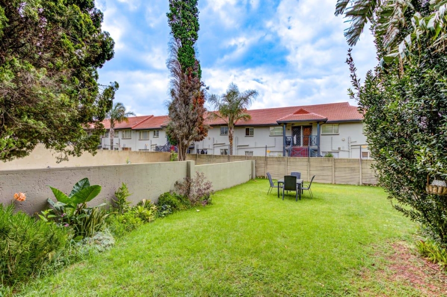 2 Bedroom Property for Sale in Glen Marais Gauteng