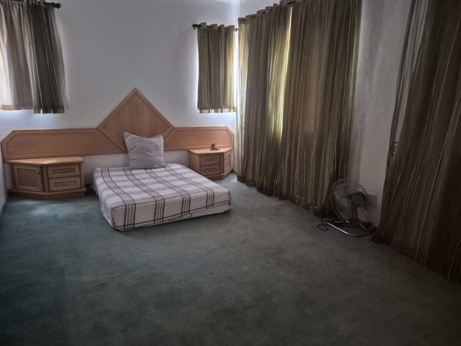 6 Bedroom Property for Sale in Winchester Hills Gauteng