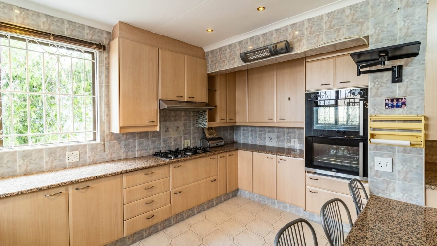 6 Bedroom Property for Sale in Winchester Hills Gauteng