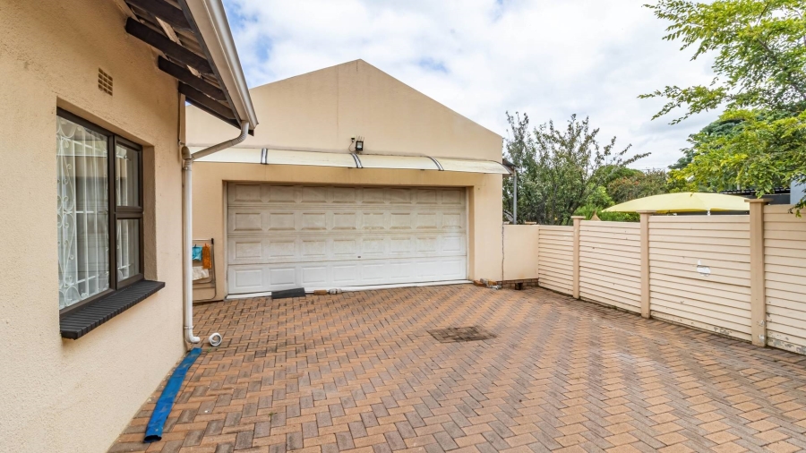 6 Bedroom Property for Sale in Winchester Hills Gauteng