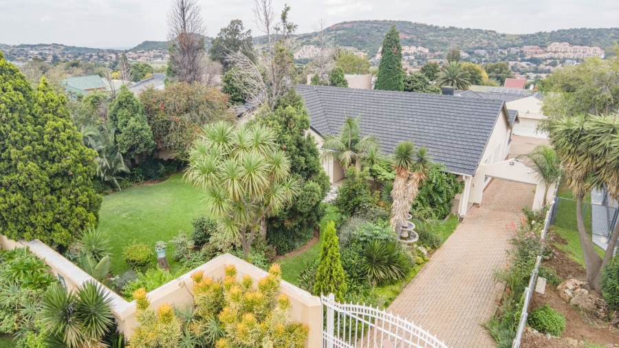 6 Bedroom Property for Sale in Winchester Hills Gauteng