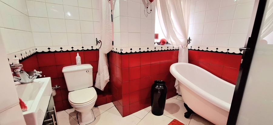 4 Bedroom Property for Sale in Elandspark Gauteng