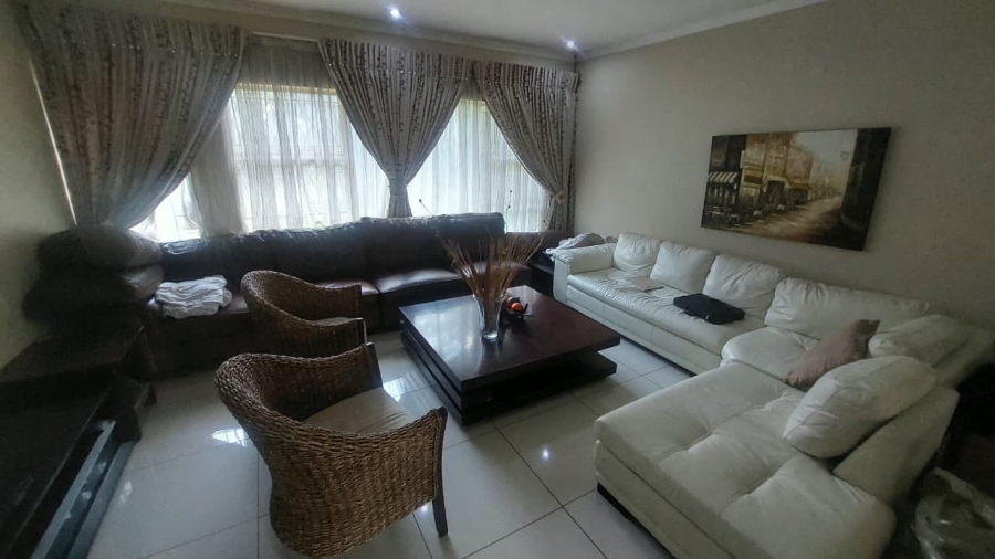 6 Bedroom Property for Sale in Brackenhurst Gauteng